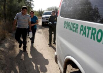 Juez federal señala que Florida puede oponerse a política migratoria de Biden