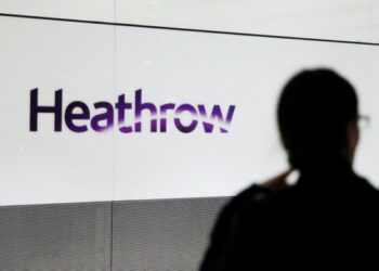 Investigan cómo un hombre logró viajar desde Londres hasta Nueva York sin pasaporte ni tarjeta de embarque