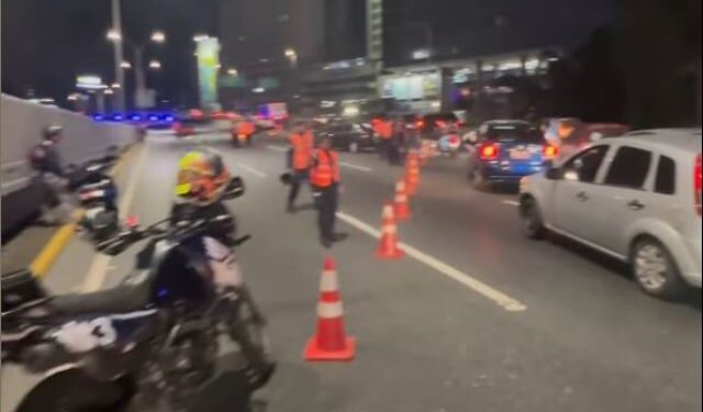 Ya cerraron la autopista Francisco Fajardo a la altura del Distribuidor El Pulpo (Video)