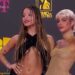 El show de Tini y Emilia en Premio Lo Nuestro que terminó con un apasionado besucón (VIDEO)