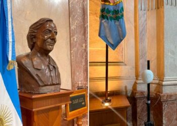 La vicepresidenta argentina retira un busto del exmandatario Néstor Kirchner en el Senado