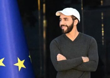 “No vamos a ser sus lacayos”, dice Bukele dirigéndose a la prensa de España