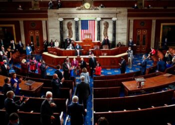 Los demócratas insisten en aprobar la ayuda a Ucrania tras el fracaso del pacto migratorio