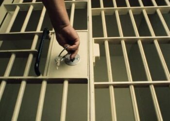 Hombre detenido en Puerto Rico pierde un ojo al golpear su cabeza contra el inodoro de una celda