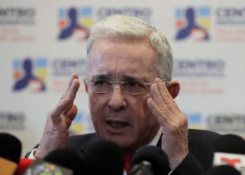 Uribe tras bloqueo al Palacio de Justicia: No se puede permitir que grupos violentos secuestren a magistrados