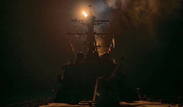 EEUU destruyó seis misiles de crucero y multiples drones lanzados por hutíes contra buques en el Mar Rojo