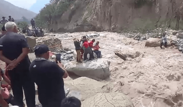 La caída de una camioneta a un río provocó la muerte de seis personas en Lima