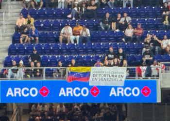 Clamaron por la libertad de los presos políticos venezolanos en la Serie del Caribe (Foto)