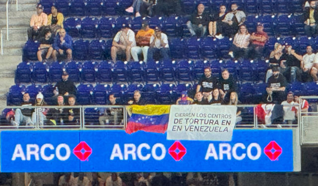 Clamaron por la libertad de los presos políticos venezolanos en la Serie del Caribe (Foto)