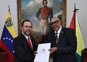 Llegó a Venezuela el nuevo embajador guyanés en medio de tensiones territoriales