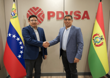 Ministro boliviano aterrizó en Venezuela para trazar más negocios en el sector gasífero