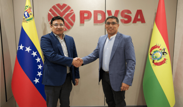 Ministro boliviano aterrizó en Venezuela para trazar más negocios en el sector gasífero