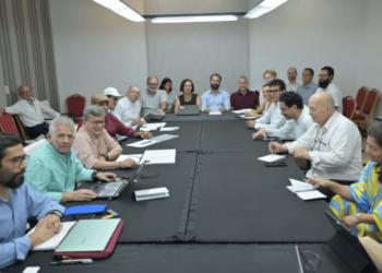 Gobierno colombiano y ELN prolongaron un día más las negociaciones de paz en La Habana