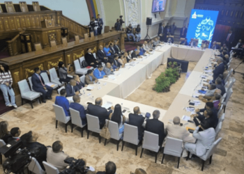 Jorge Rodríguez negó que estuviera en una “isla paradisíaca” con un negociador de EEUU