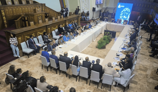 Jorge Rodríguez negó que estuviera en una “isla paradisíaca” con un negociador de EEUU