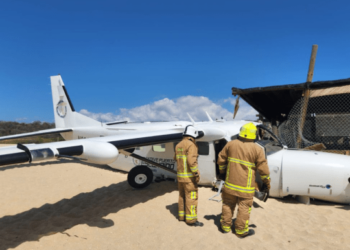 Avioneta mató a un bañista tras estrellarse en una playa de México (Video)