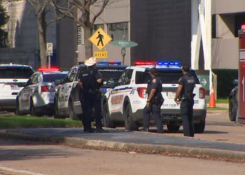 Cayó abatido sospechoso que desató un tiroteo en iglesia evangélica de Texas (Video)