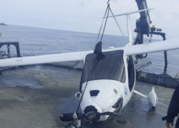 Avioneta cayó al mar frente a las islas Galápagos, pero un milagro salvó a todos a bordo