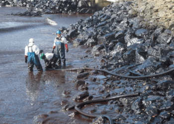 Turismo y pesca de Trinidad y Tobago se ven afectados por derrame de crudo que se extiende por el Caribe