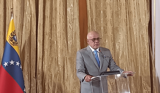 Jorge Rodríguez dijo que venezolanos en EEUU y Argentina no podrán votar por falta de representación consular