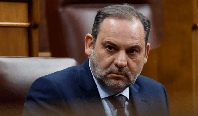 Presunta corrupción que salpica a un exministro socialista tensa debate político en España