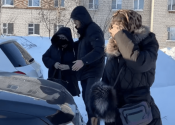 La madre de Navalni llega a la prisión ártica donde murió el líder opositor ruso