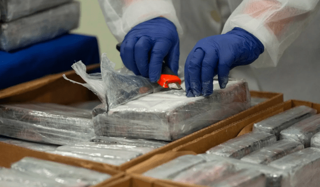 Incautan más de 400 kilos de cocaína que transportaba un camión en Ecuador