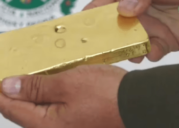 Policía colombiana encontró más de 300 mil dólares en oro “encaletados” en un carro: pertenecían al Clan del Golfo