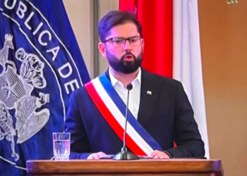 “Piñera abrió camino a una derecha moderna y democrática”, dice Boric en el funeral