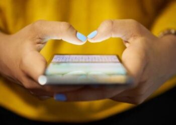 Por qué no debes usar fundas transparentes para el celular