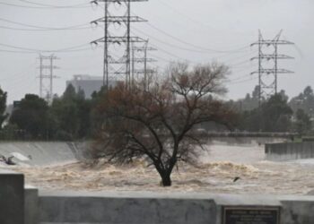 Tormenta mortal en el sur de California provoca inundaciones y deslizamientos de tierra, pero lo peor no ha acabado