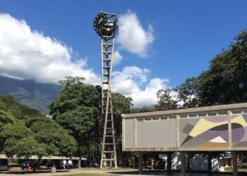 Estudiantes de la UCV protestaron exigiendo aumento de becas y otras reivindicaciones (Video)