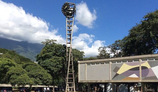 Estudiantes de la UCV protestaron exigiendo aumento de becas y otras reivindicaciones (Video)