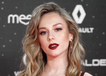 Revelan que Rauw Alejandro le habría sido infiel a Rosalía con… Ester Expósito