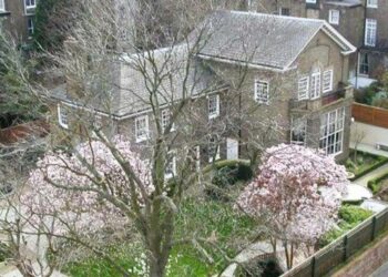 La casa de Freddie Mercury en Londres sale a la venta por una MILLONADA