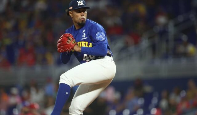 Ricardo Pinto fue firmado por los Phillies y luchará por un puesto en el Spring Training