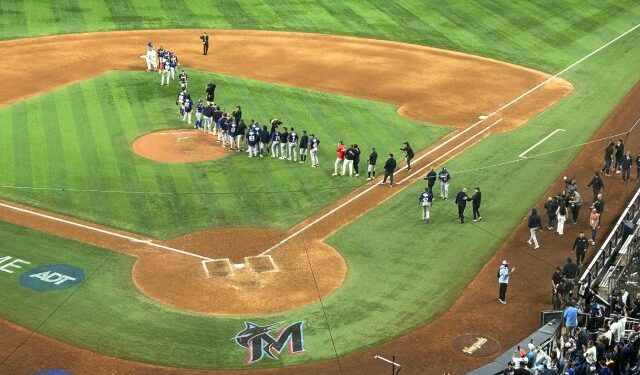Venezuela vence a la campeona Dominicana en el comienzo de la Serie del Caribe