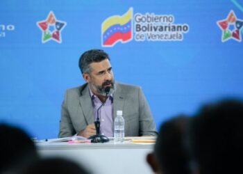 Nicolás Maduro sacó a Jorge Arreaza del ministerio de Comunas y nombró a Guy Vernáez