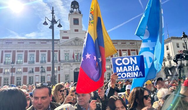 EN IMÁGENES: miles de venezolanos se concentraron en Madrid en apoyo a María Corina Machado este #4Feb