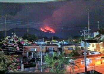 EN FOTOS: Incendio forestal consume las montañas de Las Delicias en Aragua este #7Feb