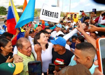 EN FOTOS: el recorrido de María Corina Machado por Boca de Uchire este #20Feb