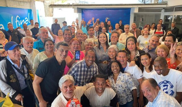 María Corina Machado participó en encuentro con trabajadores de Caracas