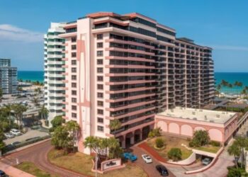 Atraparon a “Spider-Man” en Miami Beach: usaba habilidades acrobáticas para robar joyas en hotel