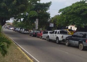 Mega cola por gasolina en Zulia evidencia que Venezuela no se ha arreglado nada (Video)