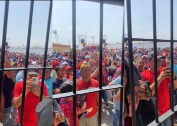 Chavistas querían celebrar 25 años de “robolución” en un urbanismo de Cumaná y salieron con las tablas en la cabeza