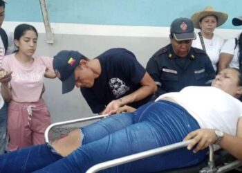 Drama en las Ferias de Calabozo: Una maestra fallecida y siete heridos por embestida de un toro durante desfile