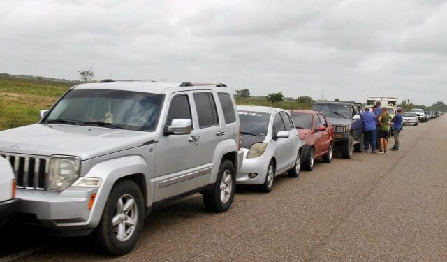 Hasta 10 días tardan usuarios para poner gasolina subsidiada en Maturín