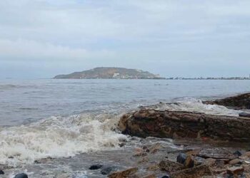 Alertan sobre mar de fondo en las costas de Anzoátegui