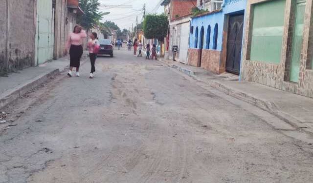 Vecinos de Santa Rita en Aragua claman por la reparación urgente de las calles, pero el alcalde “se hace el loco”