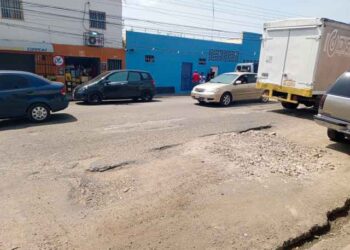 Denuncian pésimas condiciones de la vialidad en el sector Barrio Sucre de Barcelona